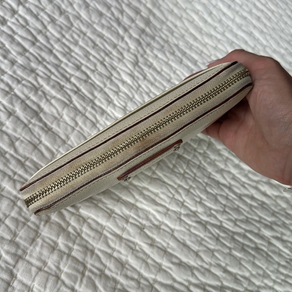 Kate Spade Cream Wallet - Picture 4 of 7